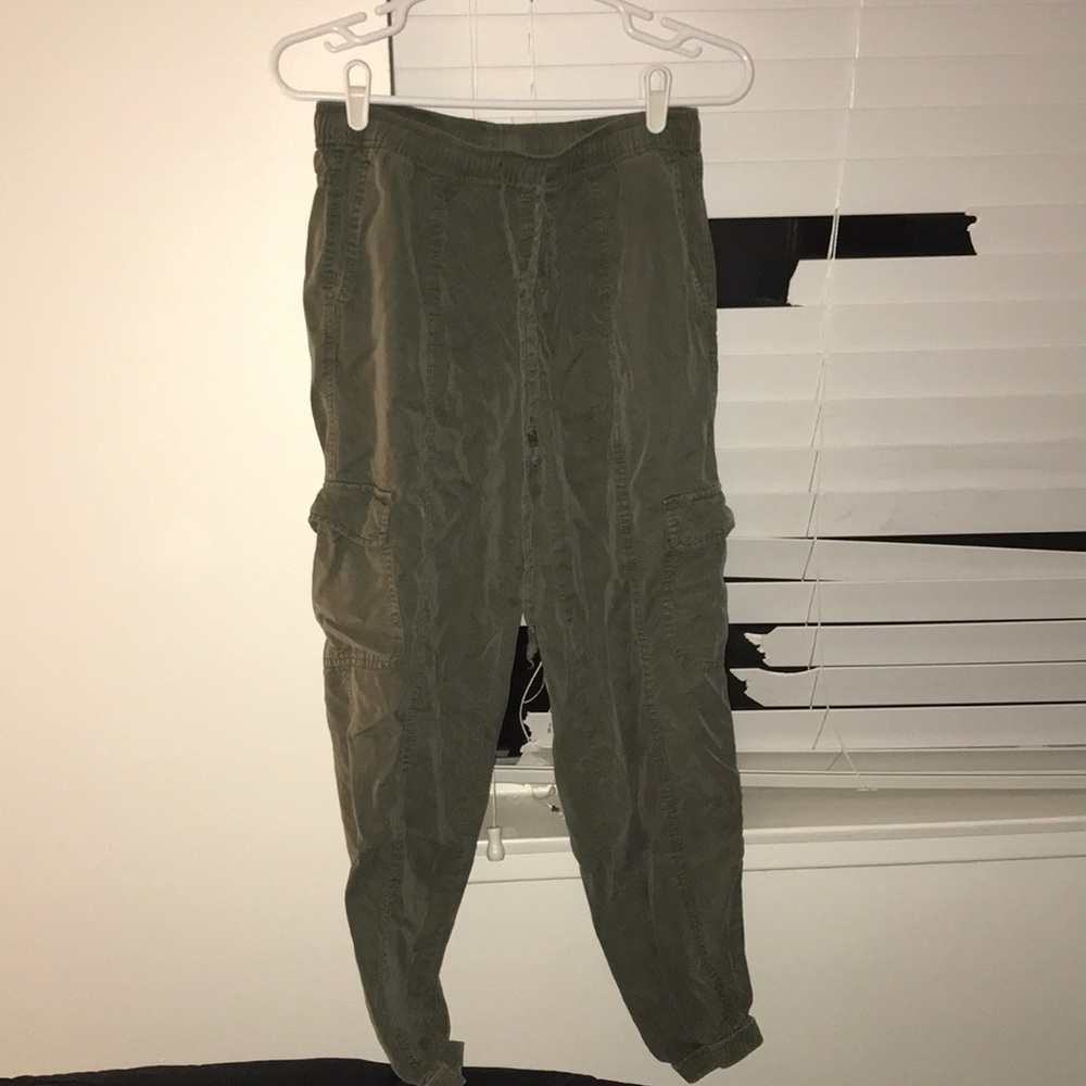 Green cargo pant